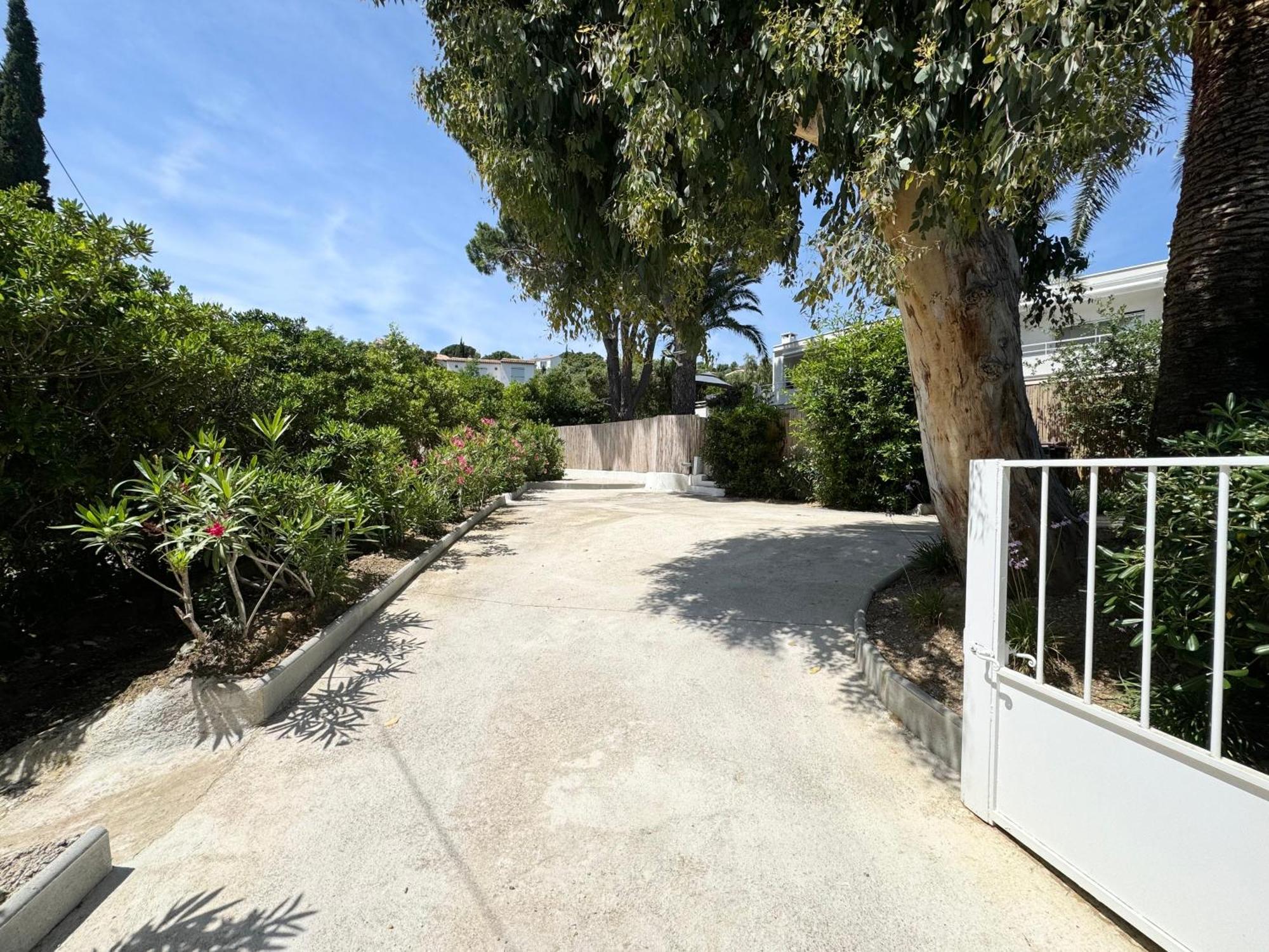 Appartement 1Ch Avec Terrasse Et Jardinet A 400M De La Plage Cavalaire-sur-Mer Exterior foto